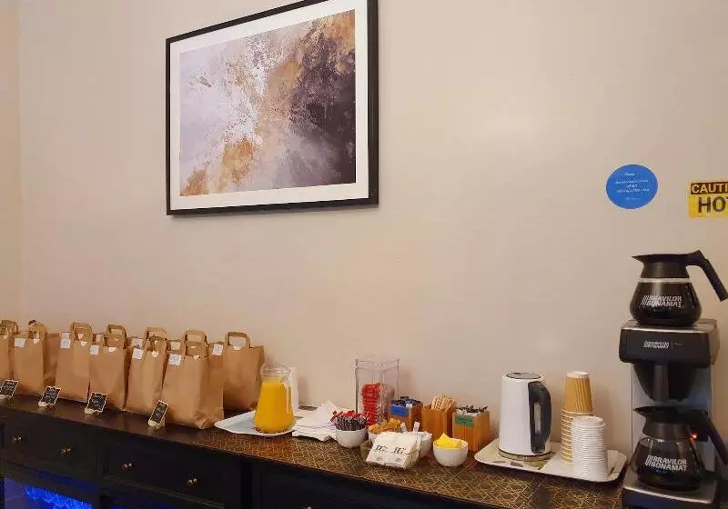 تختخواب و صبحانه The Hedley Townhouse