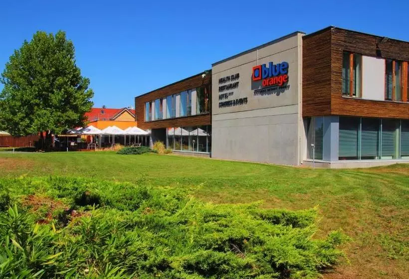 هتل Blue Orange Business Resort Prague