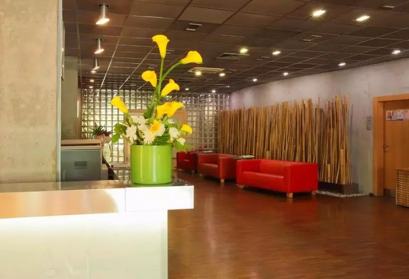 هتل Blue Orange Business Resort Prague