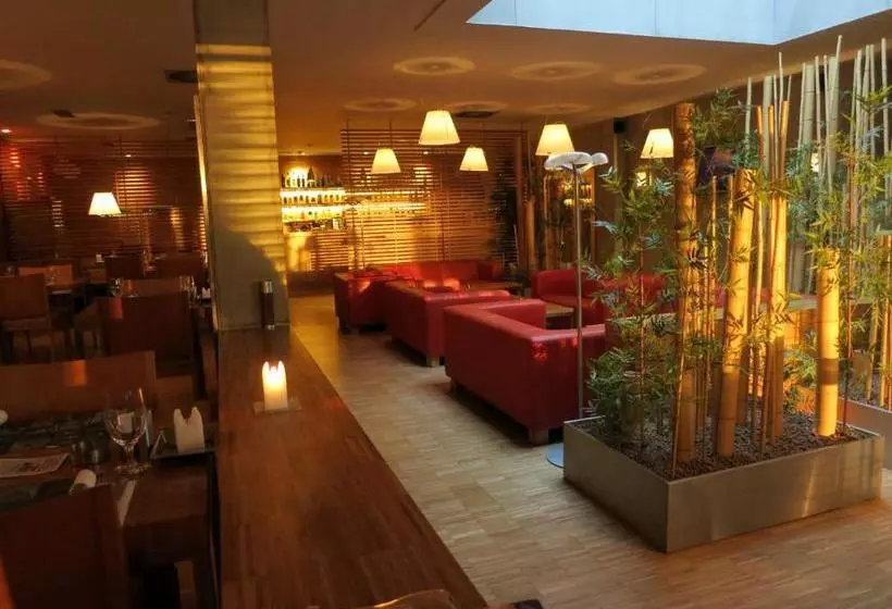 هتل Blue Orange Business Resort Prague