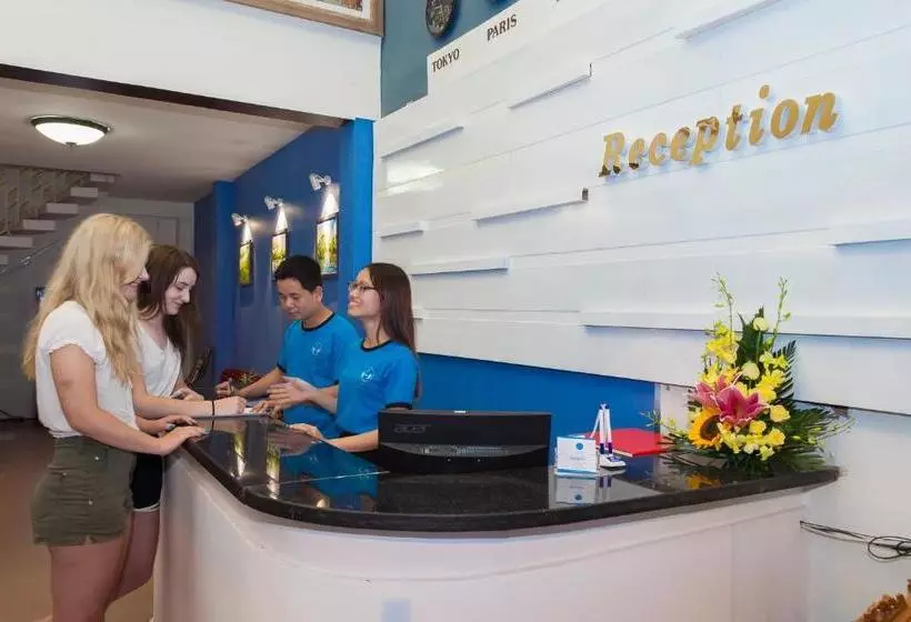 هتل Friends Inn And Travel