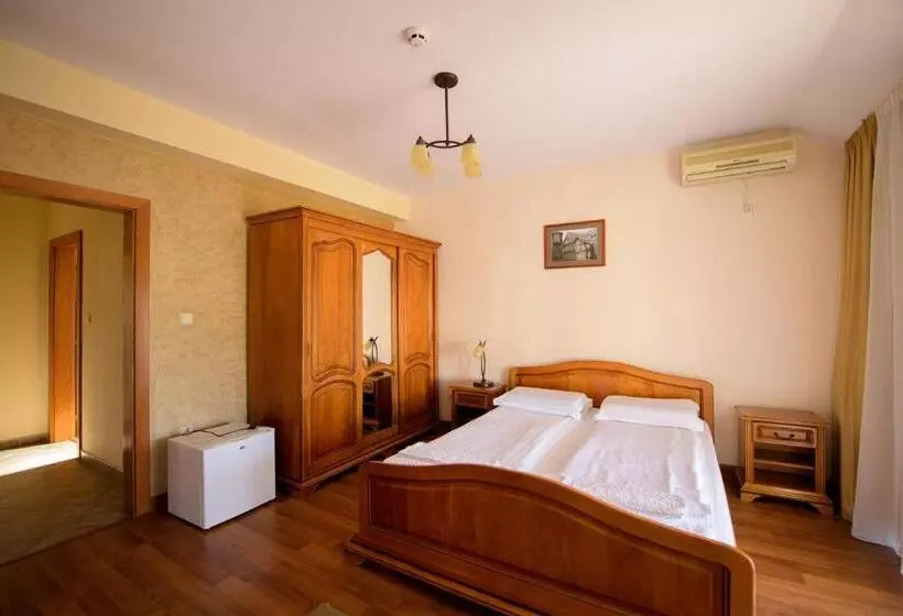 호텔 Pensiunea Normandia