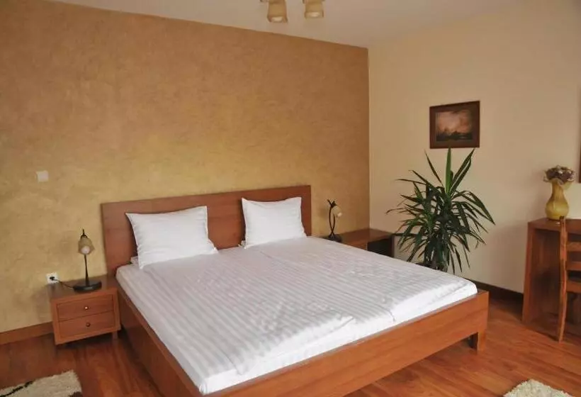 호텔 Pensiunea Normandia