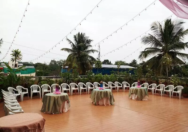 هتل Raviraj