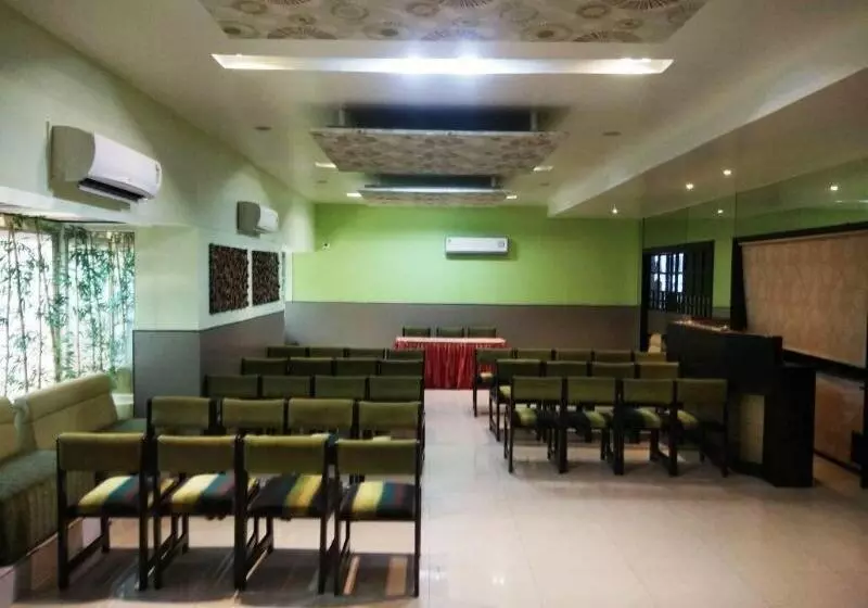 هتل Raviraj