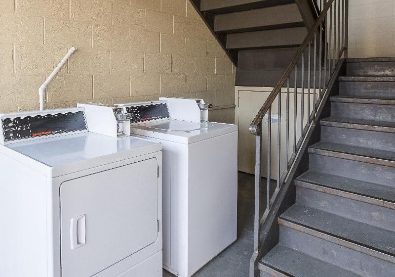 Отель Red Roof Inn Lancaster Strasburg