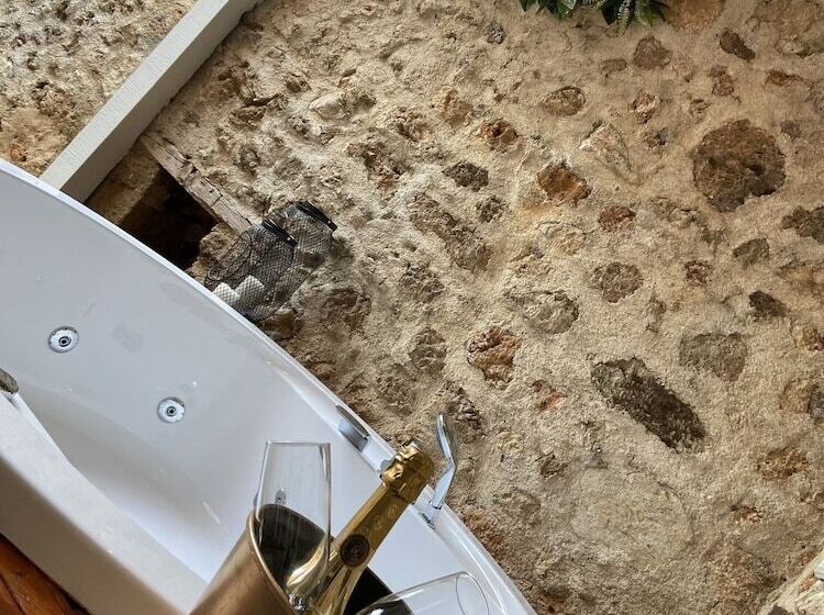 تختخواب و صبحانه Noa S Boutique