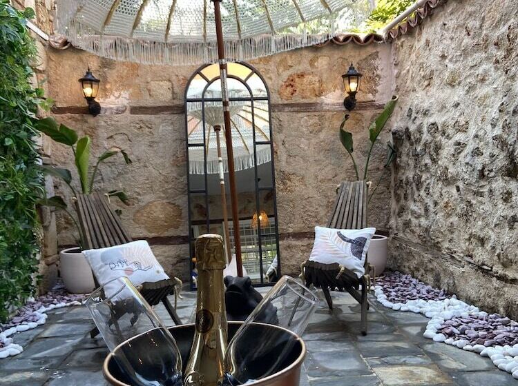 تختخواب و صبحانه Noa S Boutique