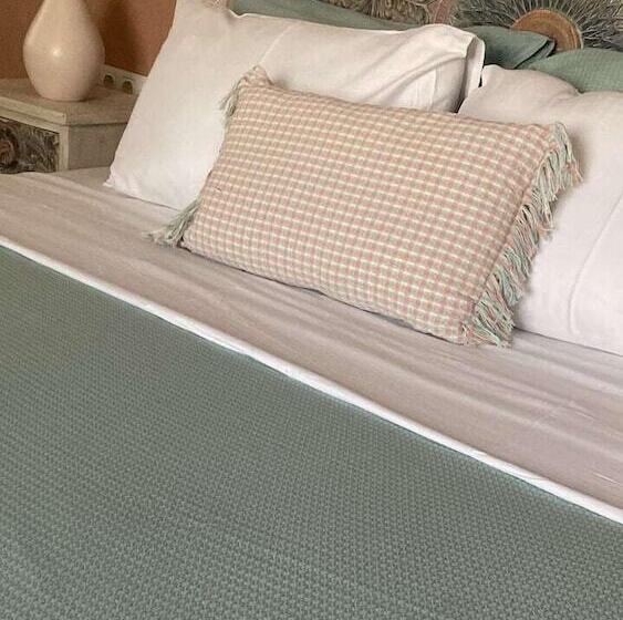 تختخواب و صبحانه Noa S Boutique