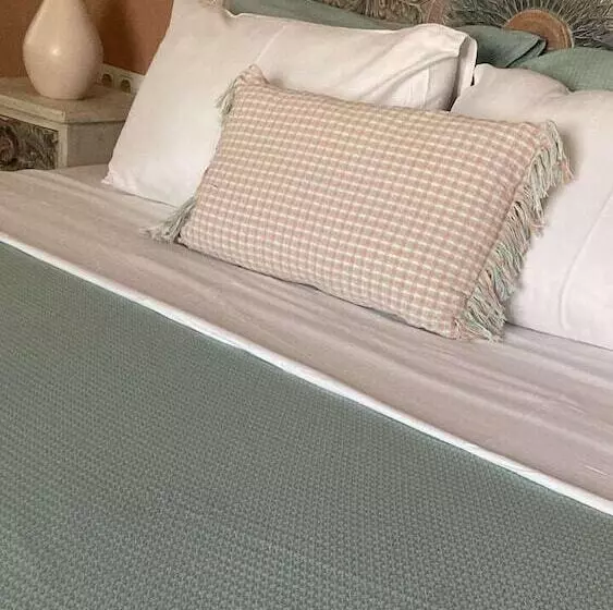 تختخواب و صبحانه Noa S Boutique