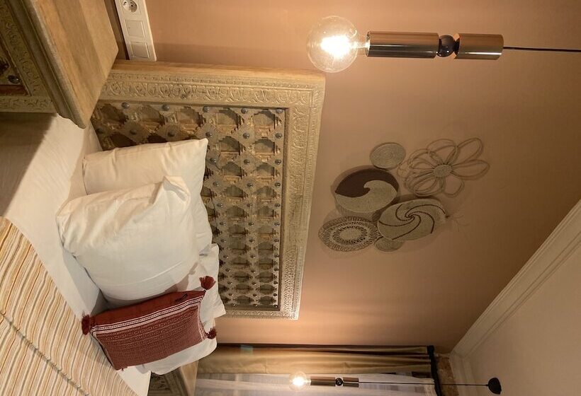 تختخواب و صبحانه Noa S Boutique