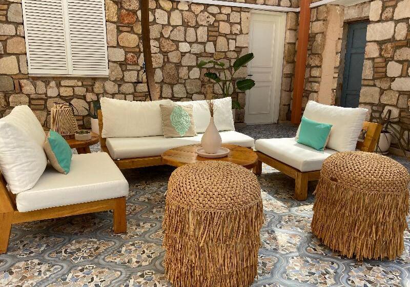 تختخواب و صبحانه Noa S Boutique