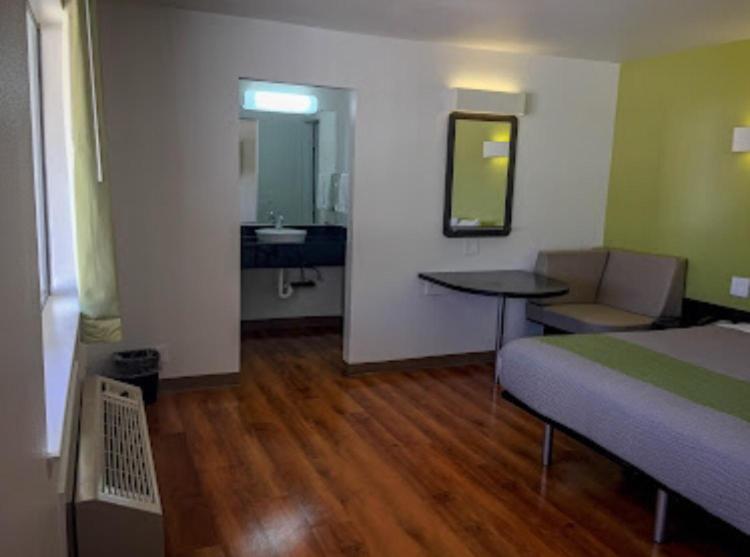 Отель American Inn