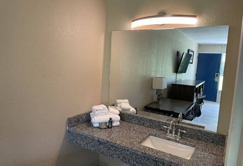 فندق Econo Lodge