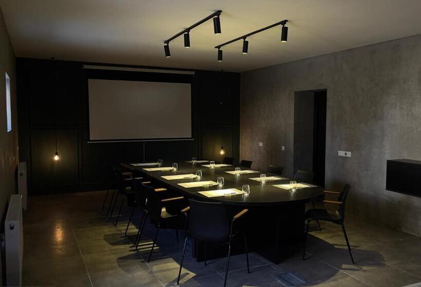 پانسیون უცხო Utskho