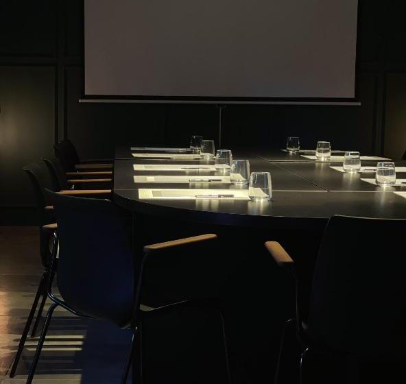 پانسیون უცხო Utskho