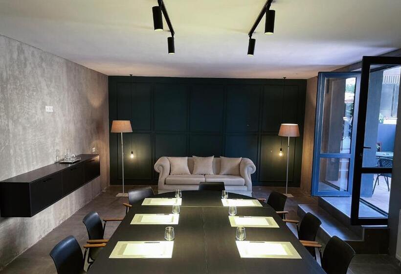 پانسیون უცხო Utskho