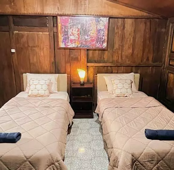 Hostel Griyo Jawi  Cabins & Pool