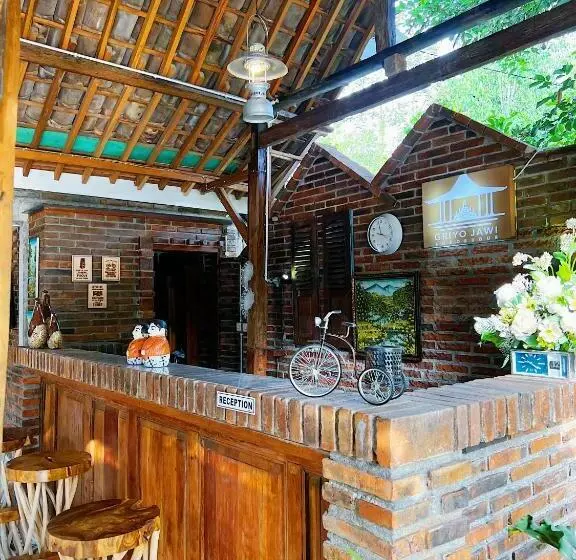 Hostel Griyo Jawi  Cabins & Pool
