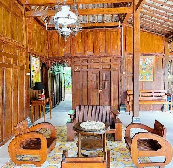 Hostel Griyo Jawi  Cabins & Pool