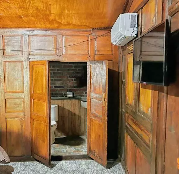 Hostel Griyo Jawi  Cabins & Pool
