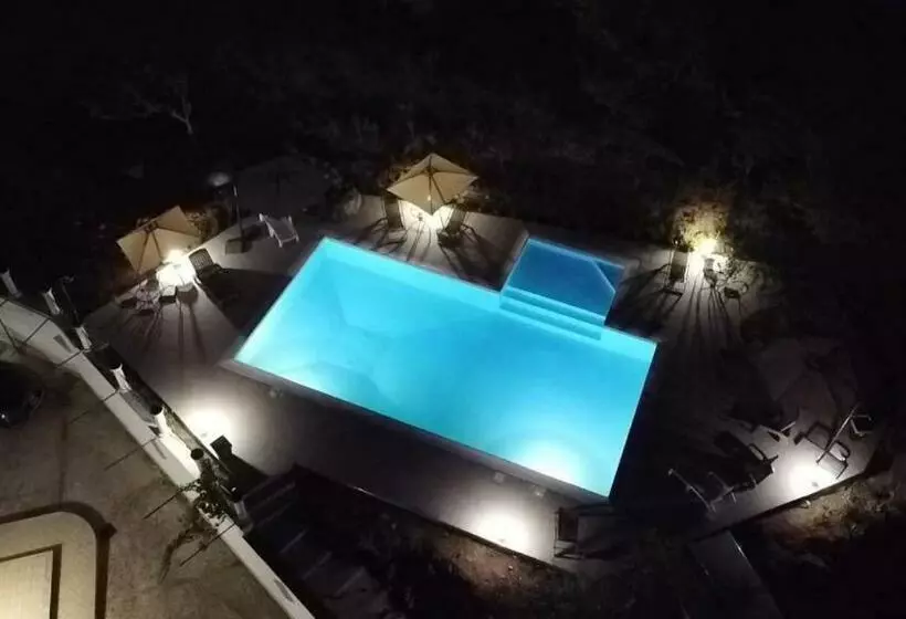 تختخواب و صبحانه Villa Kirù