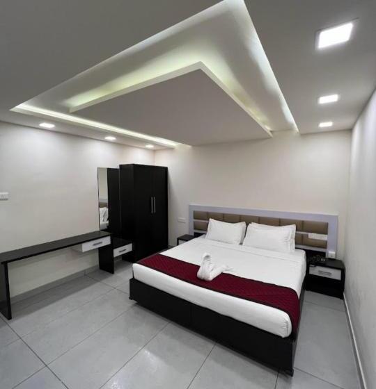 Hotel Clarks Inn Express ,sirkazhi