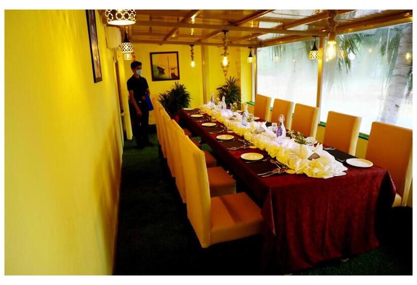 Hotel Clarks Inn Express ,sirkazhi