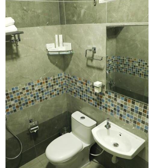 Hotel Clarks Inn Express ,sirkazhi