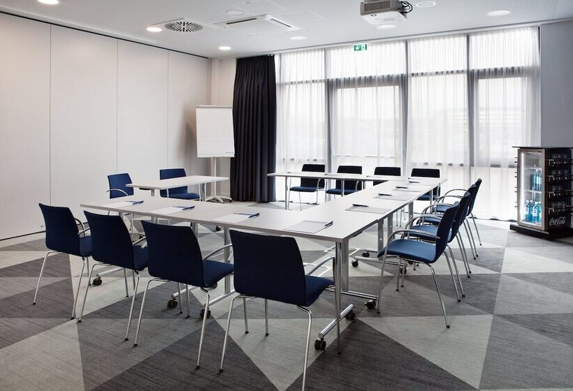 فندق Holiday Inn Express Dusseldorf Airport