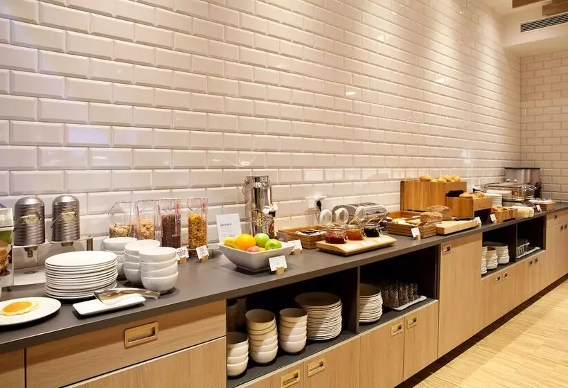 ホテル Holiday Inn Express Dusseldorf Airport