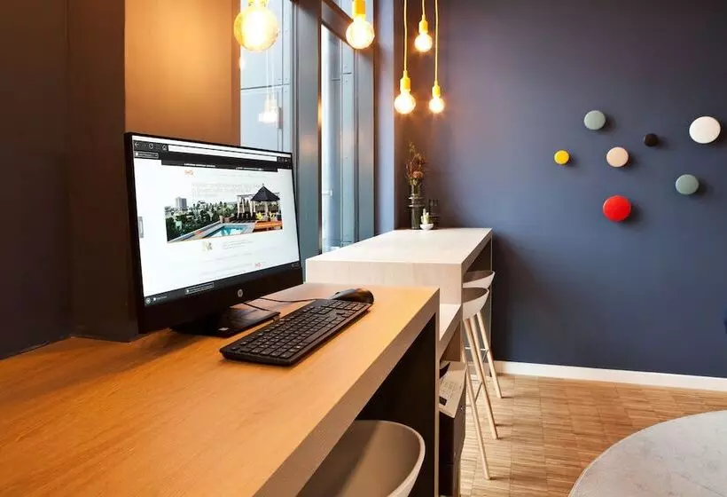 ホテル Holiday Inn Express Dusseldorf Airport