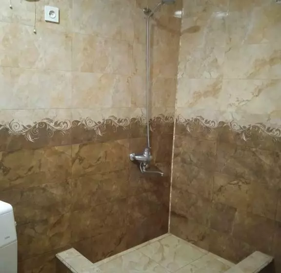 پانسیون Engurani