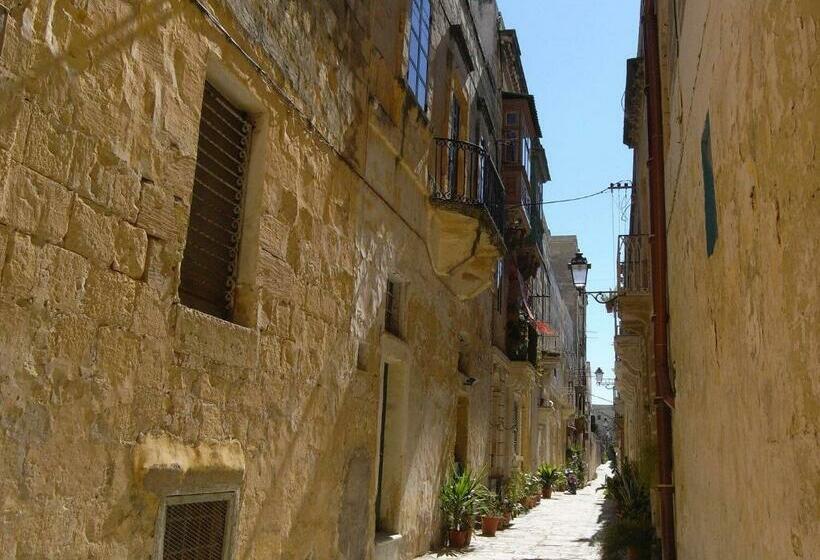 Charming 17th Cent House Of Character In The Famous 3 Cities, Right Next To Valletta