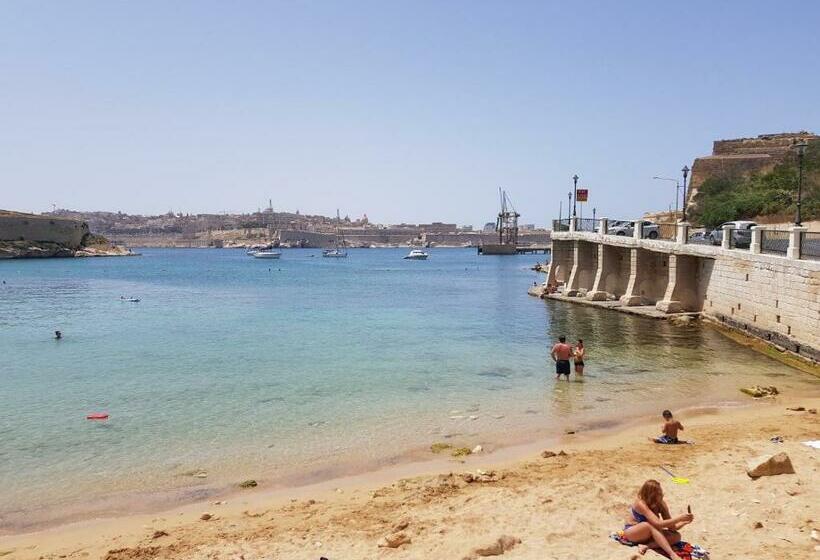 Charming 17th Cent House Of Character In The Famous 3 Cities, Right Next To Valletta