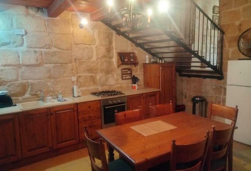 Charming 17th Cent House Of Character In The Famous 3 Cities, Right Next To Valletta
