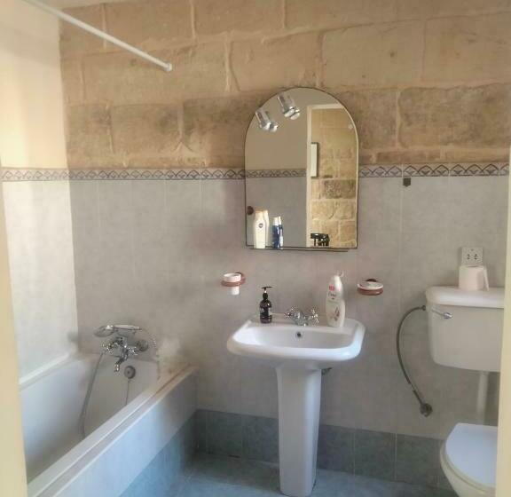 Charming 17th Cent House Of Character In The Famous 3 Cities, Right Next To Valletta