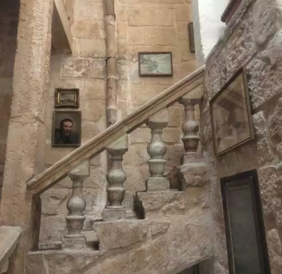 Charming 17th Cent House Of Character In The Famous 3 Cities, Right Next To Valletta
