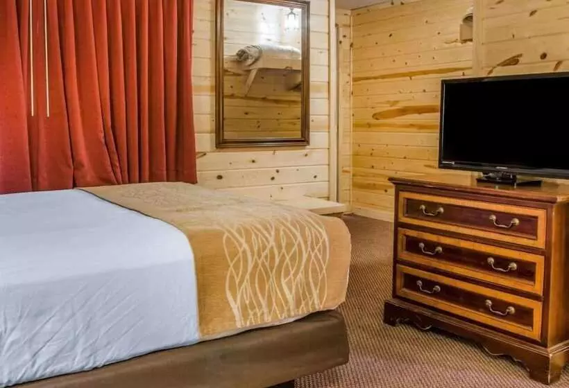 Hotelli Mackinac Lodge