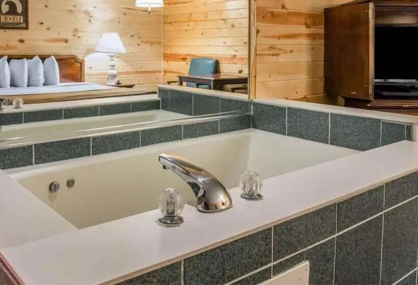 Hotelli Mackinac Lodge