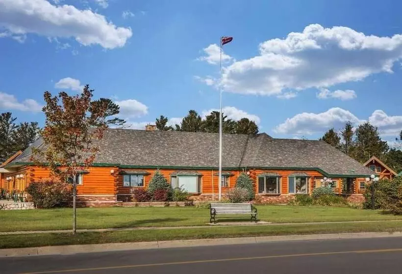 Hotelli Mackinac Lodge