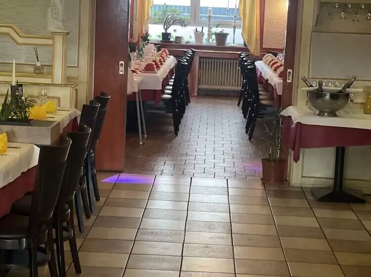 Hotelli Restaurant Villa Romana