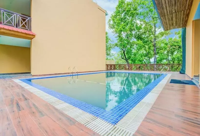 Hotelli Summit Jungle Resort