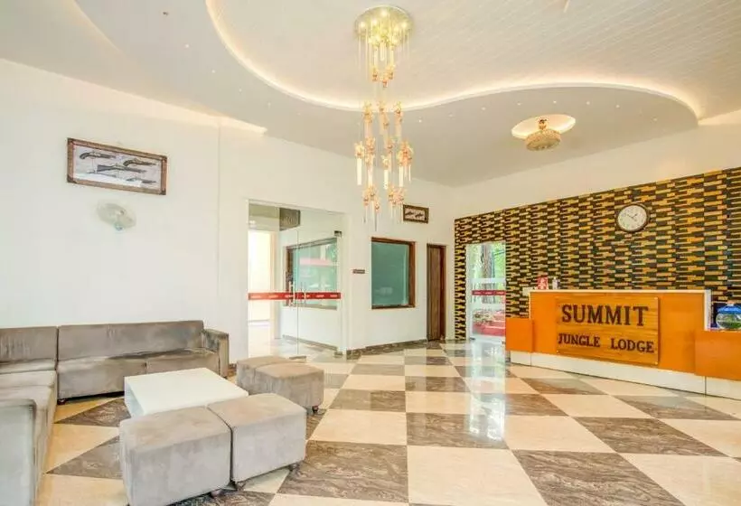 Hotelli Summit Jungle Resort