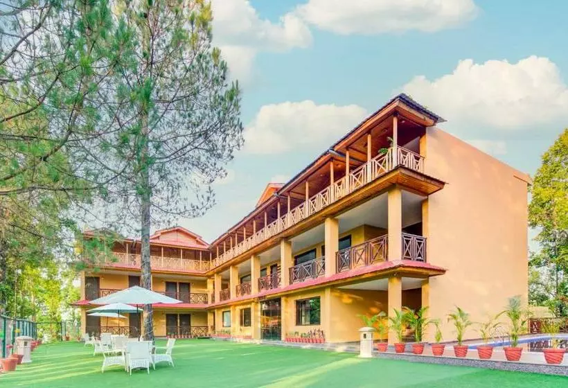 Hotelli Summit Jungle Resort