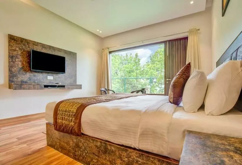 Hotelli Summit Jungle Resort