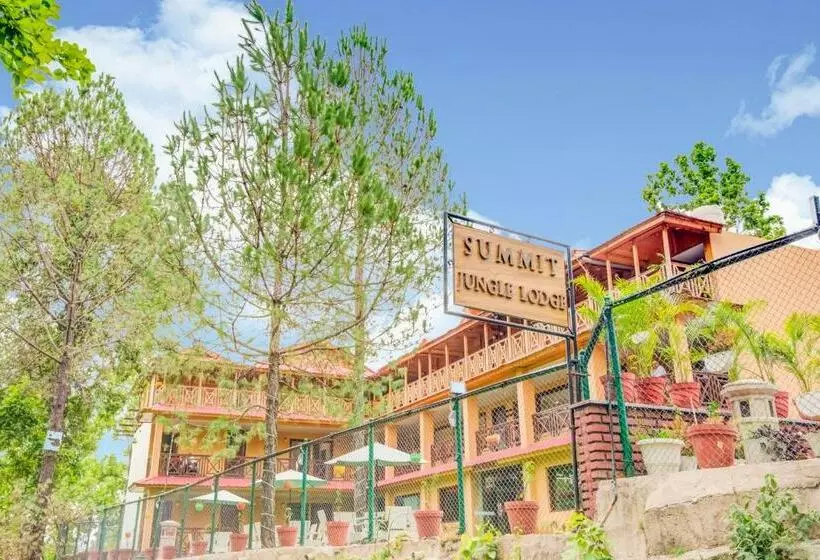 Hotelli Summit Jungle Resort