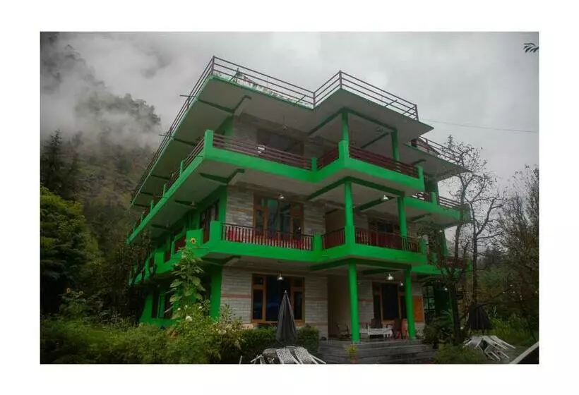 ホテル The Royal Orchard Kasol