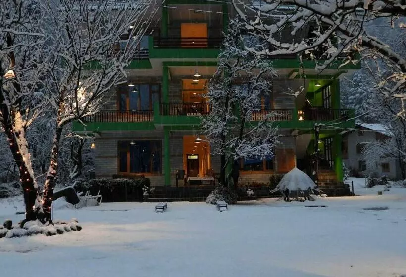 ホテル The Royal Orchard Kasol