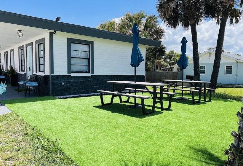 Motelli 1915 Beach Club